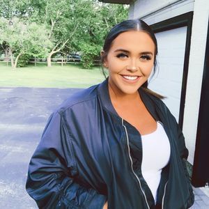 Meet your Posher, Elizabeth